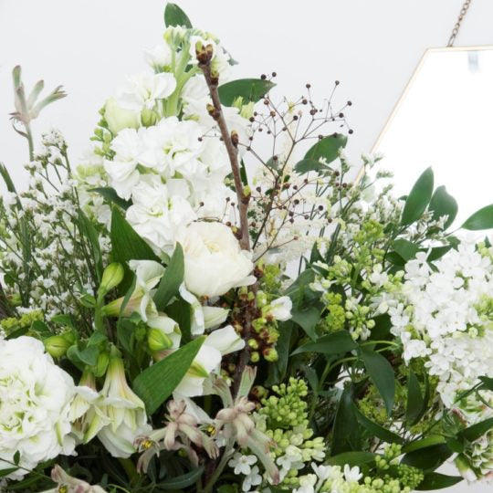 Bouquet de fleurs blanches élégant et lumineux