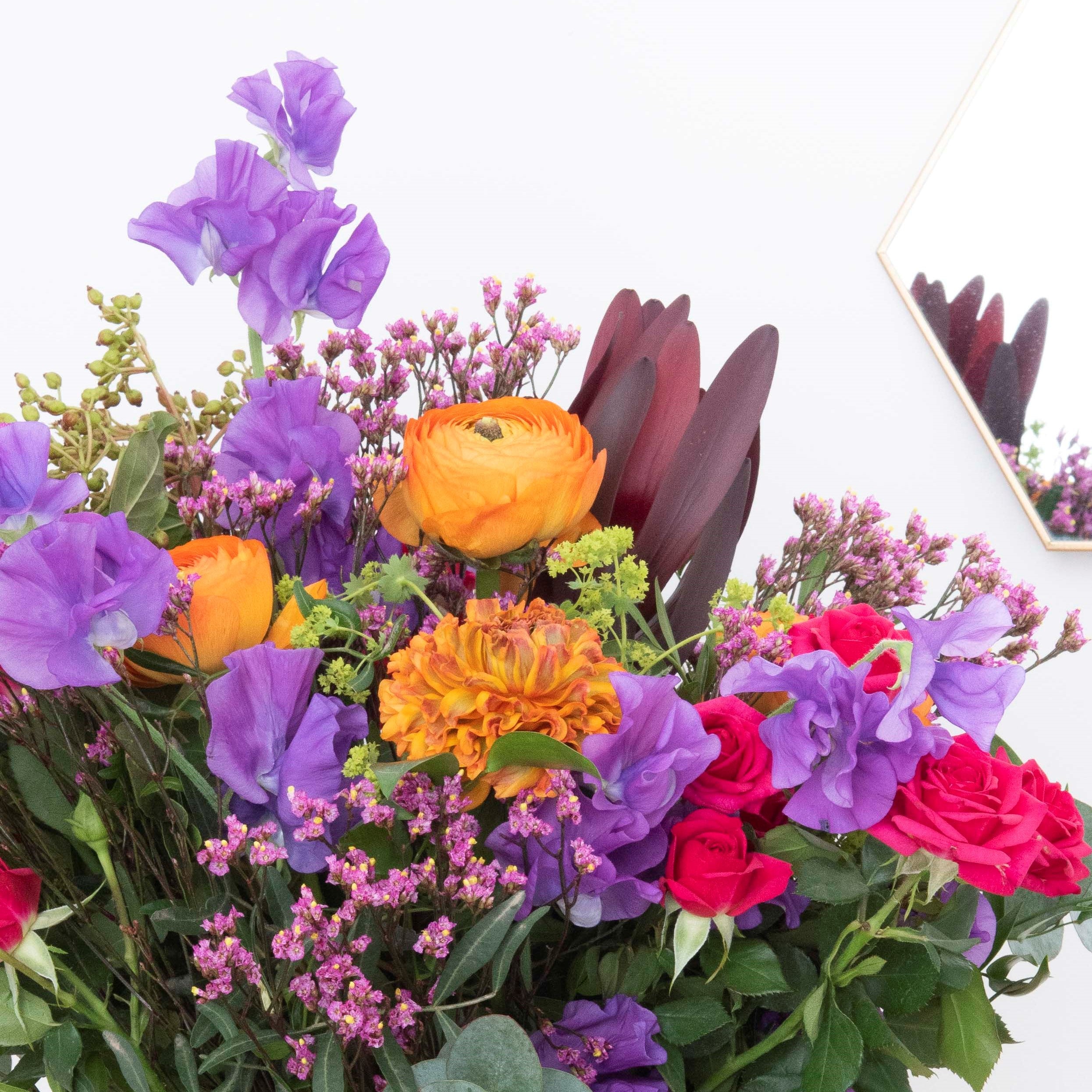 Bouquet de fleurs multicolore composé de fleurs fraîches