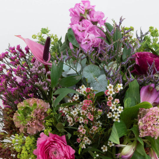 Bouquet de fleurs fraîches tons roses